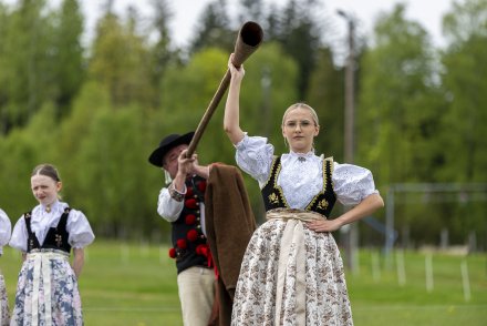 Wiślański Wygón Łowiec gra na trombicie